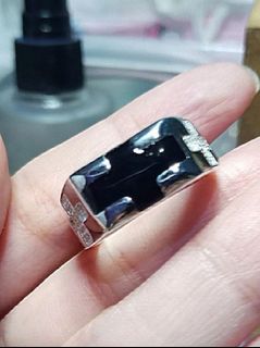 (Category: ) located in . Submitted by vellesboutiqueandmore (Listing ID 1172775527, Image 1). Description: .