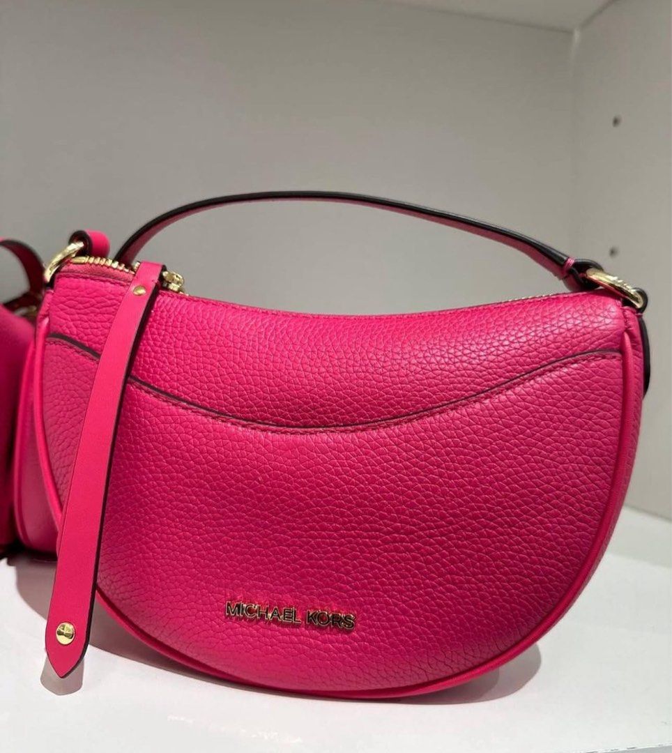 Michael Kors Dover Halfmoon Bag (Category: Luxury Bags & Wallets) located in Quezon City. Submitted by pinkandpurpleshoppe (Listing ID 1379252235, Image 3). Description: Michael Kors Dover Half Moon Crossbody Bag Design: It’s crafted from soft pebbled leather in a sleek, crescent-shaped silhouette, inspired by popular ‘90s handbag styles. Dimensions: It measures approximately 24.13 cm (W) x 17.14 cm (H) x 13.33 cm (D). Interior and Features: The 