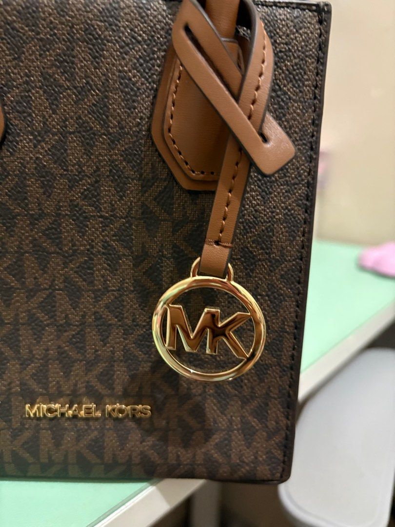MK Mercer (Category: Luxury Bags & Wallets) located in San Pablo. Submitted by declutterwithmelqc (Listing ID 1379236582, Image 2). Description: Brandnew Original 💯 Bought from US.