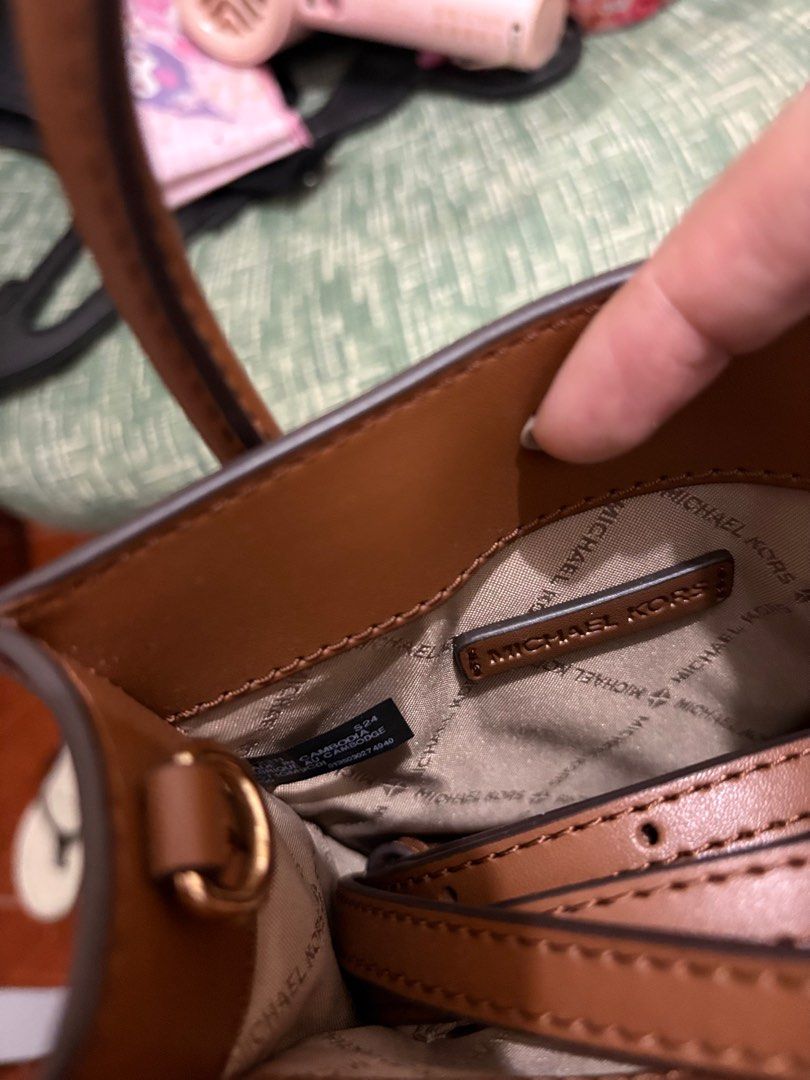 MK Mercer (Category: Luxury Bags & Wallets) located in San Pablo. Submitted by declutterwithmelqc (Listing ID 1379236582, Image 3). Description: Brandnew Original 💯 Bought from US.