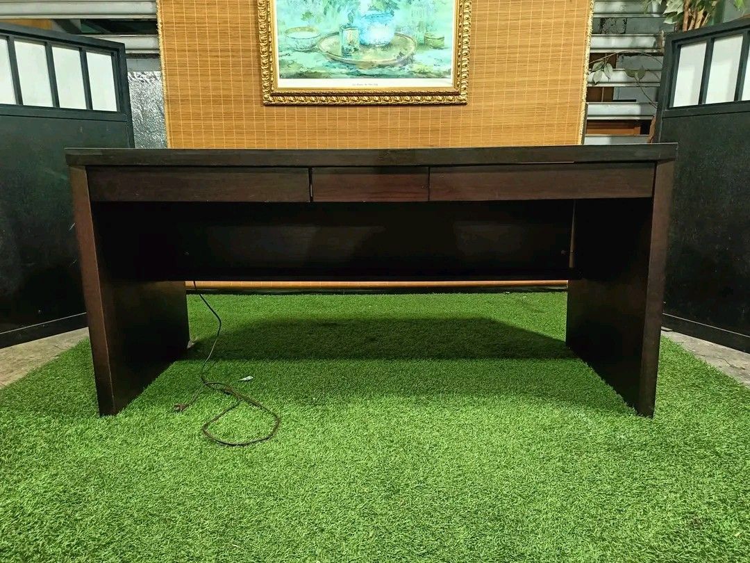 Modern Long Office Table (Category: Tables & Sets) located in Quezon City. Submitted by matetdevis13 (Listing ID 1379201103, Image 1). Description: Modern Long Office Table with Drawers With Power Extension Outlet Price : 7k Office / Study Table 59L x 24W x 29H inches In VERY good condition Code HOMEBOSS 269.