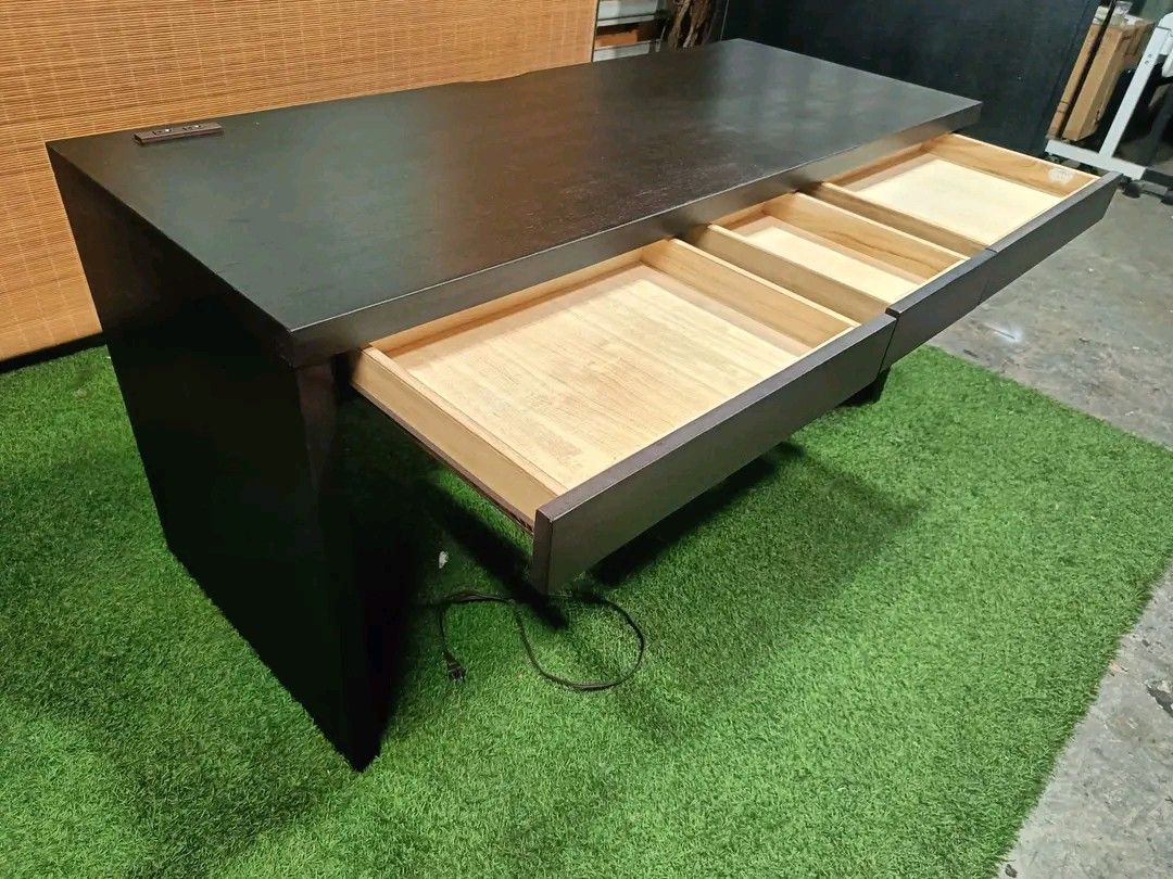 Modern Long Office Table (Category: Tables & Sets) located in Quezon City. Submitted by matetdevis13 (Listing ID 1379201103, Image 3). Description: Modern Long Office Table with Drawers With Power Extension Outlet Price : 7k Office / Study Table 59L x 24W x 29H inches In VERY good condition Code HOMEBOSS 269.
