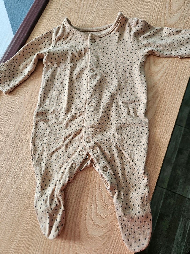 Mothercare new born frogsuit (Category: Babies & Kids Fashion) located in Paranaque City. Submitted by cyclone08_23 (Listing ID 1379157627, Image 2). Description: .