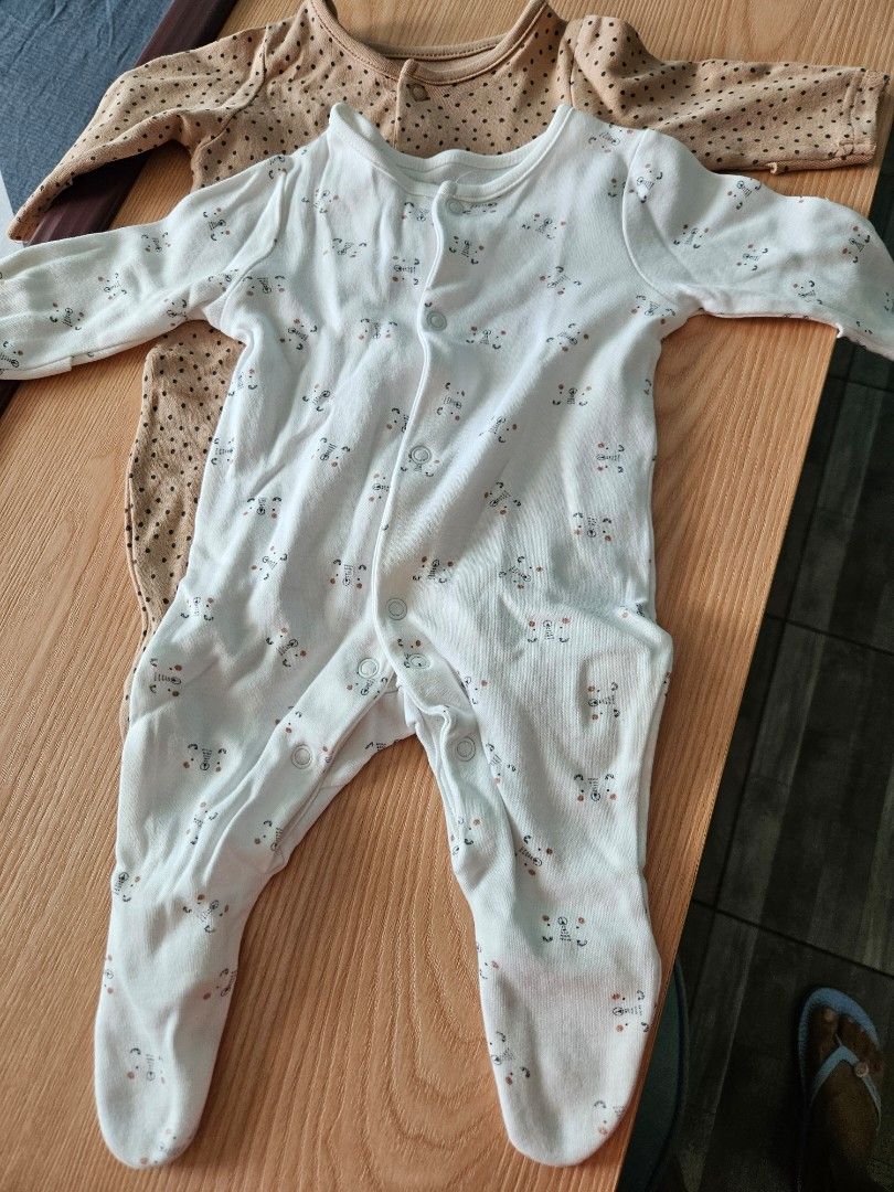 Mothercare new born frogsuit (Category: Babies & Kids Fashion) located in Paranaque City. Submitted by cyclone08_23 (Listing ID 1379157627, Image 3). Description: .