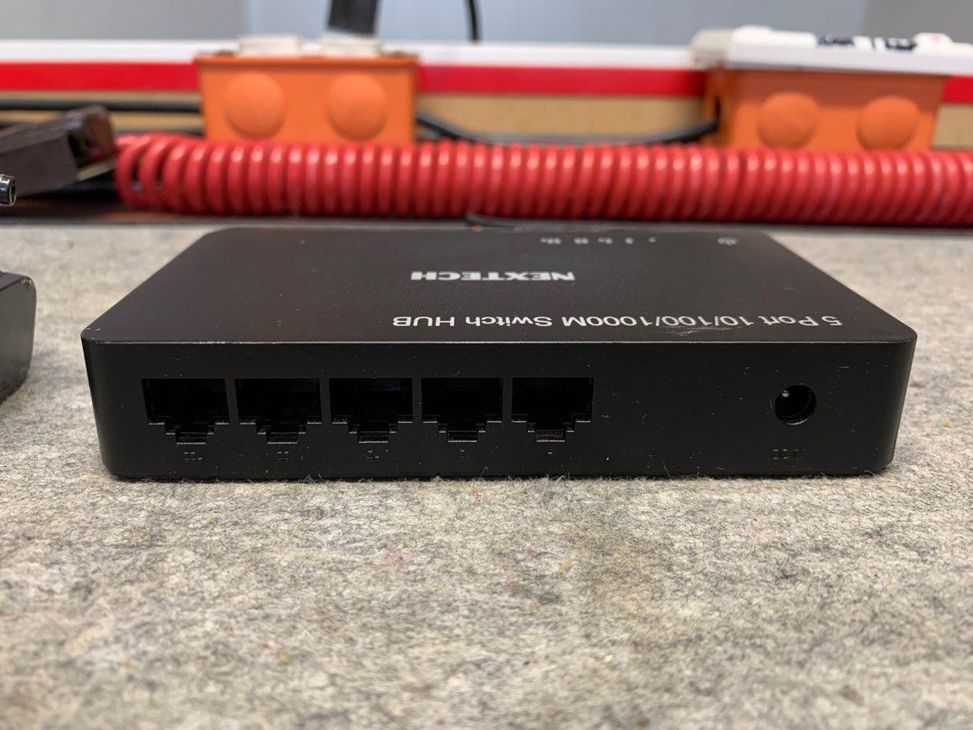 Nextech 5 Ports 10/100/1000M Switch Hub (Category: Networking) located in Paranaque City. Submitted by seb_trading (Listing ID 1379169239, Image 3). Description: good condition 5port switch hub working condition with power adaptor mini size 220volts last price Paranaque area.