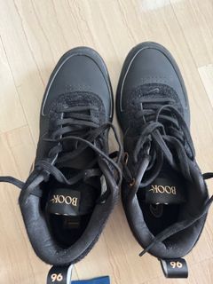 (Category: ) located in . Submitted by basketballshoes82828 (Listing ID 1379167774, Image 1). Description: .