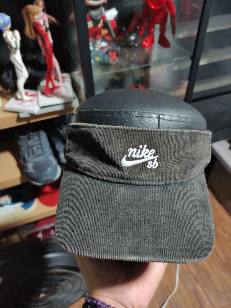 Nike sb sun visor (Category: Caps & Hats) located in Bulacan. Submitted by randomotits (Listing ID 1379295965, Image 1). Description: brandnew nike sb sun visor removed hangtags only market value is 40$.
