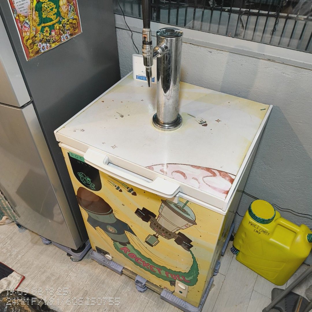 nitro Cold brew machine with chiller 20 Liters (Category: Ice-cream Makers) located in Antipolo. Submitted by burgersandburpees (Listing ID 1379276842, Image 1). Description: nitro Cold brew machine with chiller 20 Liters for coffee shop RFS: Closed our own shop already. decluttering. pickup can be arranged.