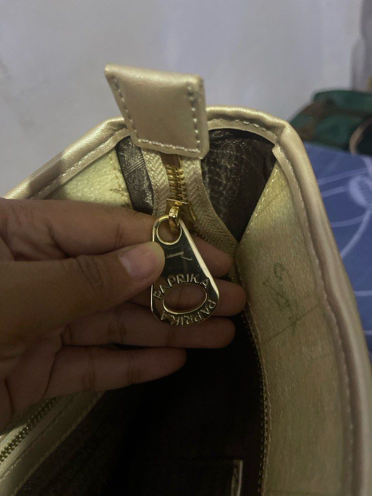Paprika tote bag map bag (Category: Luxury Bags & Wallets) located in Rizal. Submitted by chocomallowpiestuffies (Listing ID 1379281130, Image 3). Description: Paprika tote bag map bag. Pm for inquiries. Payment first.