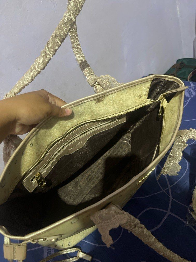Paprika tote bag map bag (Category: Luxury Bags & Wallets) located in Rizal. Submitted by chocomallowpiestuffies (Listing ID 1379281130, Image 2). Description: Paprika tote bag map bag. Pm for inquiries. Payment first.
