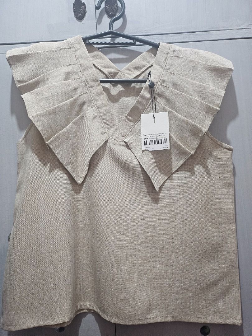 Plains & Prints Yuna Sleeveless Blouse (Category: Blouses) located in Cainta. Submitted by budgetfactory (Listing ID 1379250043, Image 2). Description: ✨ Brand New with Tag: Plains & Prints Statement Blouse ✨ Got this gorgeous top but it just wasn't my style. My loss is your gain! Perfect for the office, a brunch date, or elevating your everyday look. Brand: Plains & Prints Original Price: 1,498 Condition: 10/10, Brand new and never worn. Price t