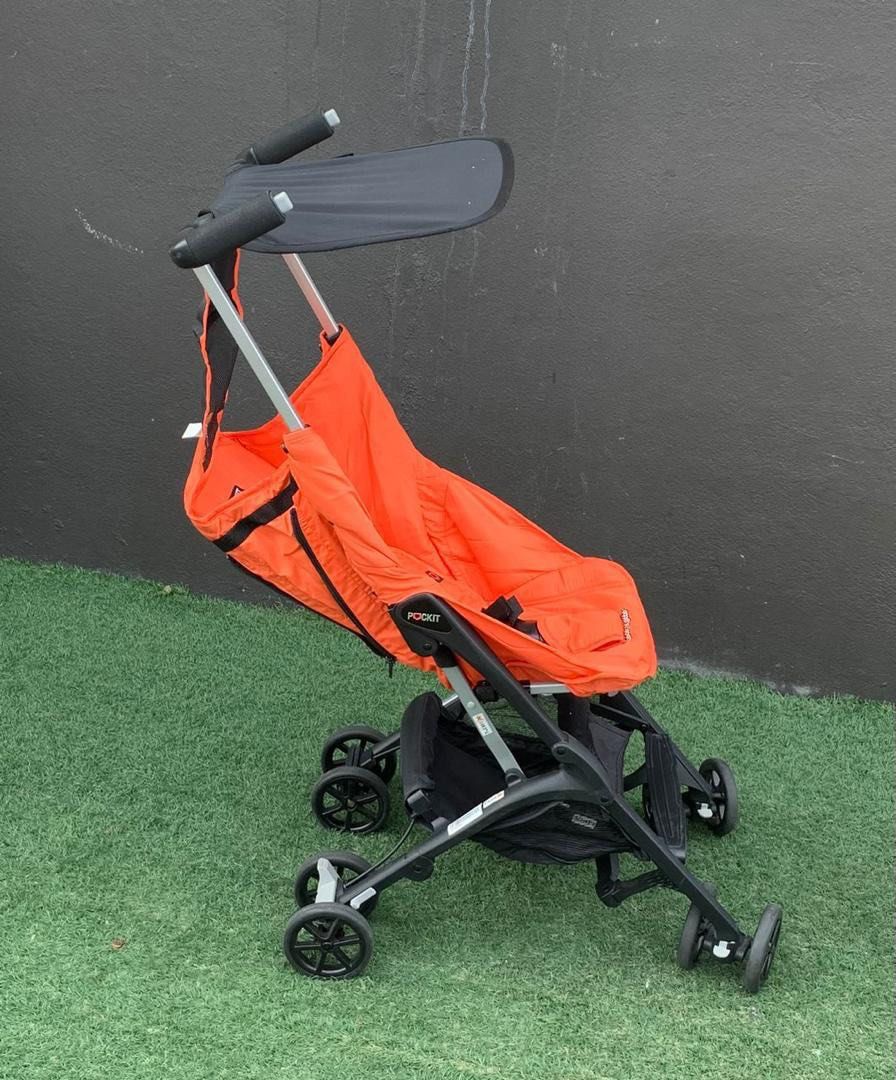 Pockit stroller (Category: Strollers) located in Pasir Gudang. Submitted by myzayza (Listing ID 1379128921, Image 2). Description: Stroller compact Pockit stroller Colour oren Rm380 Details boleh wasap 0192619109.