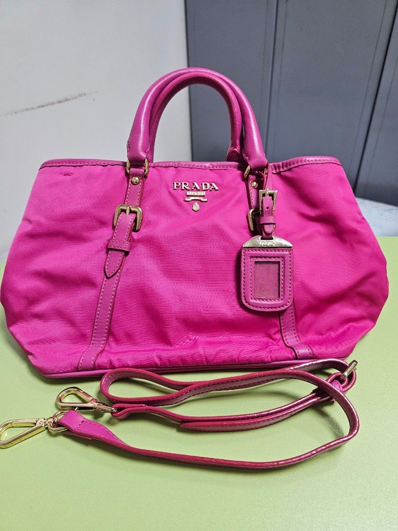 Prada Bag (Category: Luxury Bags & Wallets) located in Manila. Submitted by zenhorse.118548 (Listing ID 1379133740, Image 1). Description: .