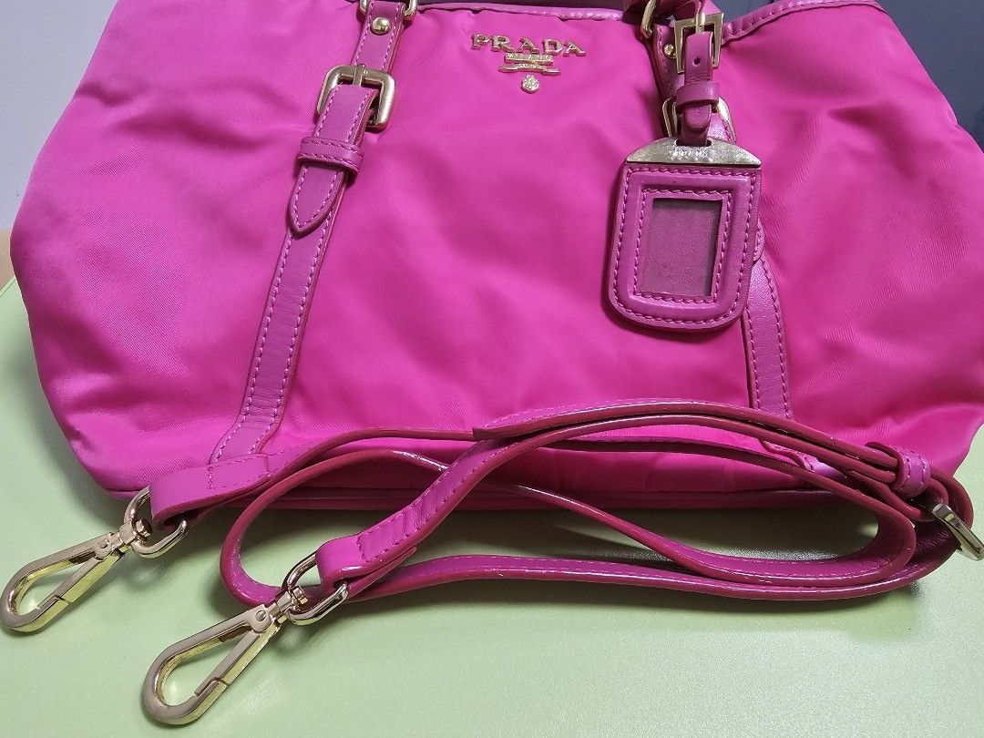 Prada Bag (Category: Luxury Bags & Wallets) located in Manila. Submitted by zenhorse.118548 (Listing ID 1379133740, Image 2). Description: .