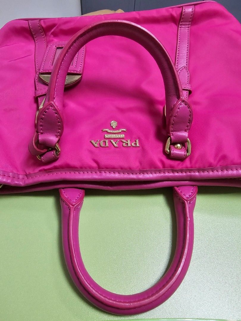 Prada Bag (Category: Luxury Bags & Wallets) located in Manila. Submitted by zenhorse.118548 (Listing ID 1379133740, Image 3). Description: .