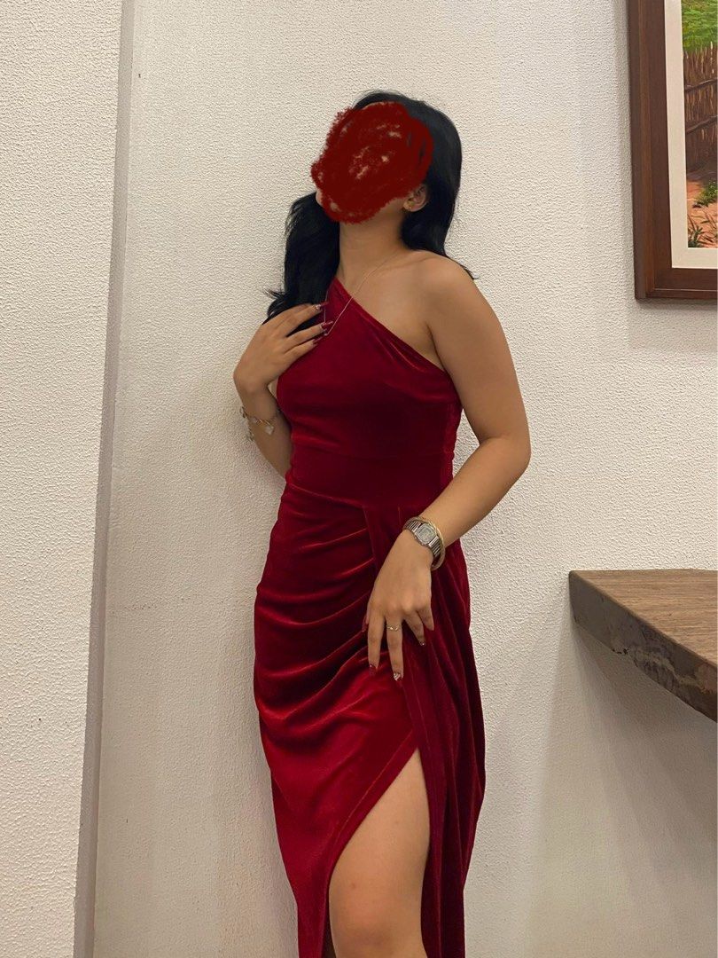 PRELOVED | Red Velvet Dress (Category: Dresses) located in Batangas. Submitted by dbsellsss (Listing ID 1379282483, Image 1). Description: IN GOOOOD CONDITIOOON! 📌MOP : Gcash (payment first) 📌MOD : Lalamove or JNT (fee is shouldered by the buyer) #decluttering #preloved.