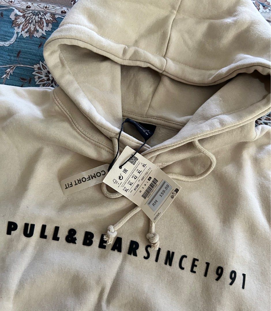 Pull & bear (Category: Coats, Jackets and Outerwear) located in Kota Bharu. Submitted by dam_bundle2 (Listing ID 1379315354, Image 2). Description: Pull & bear Nok jual sbb tak pakai.