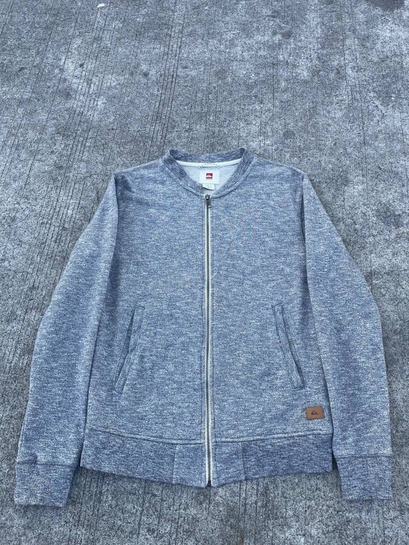 QUICKSILVER SWEATJACKET (Category: Coats, Jackets and Outerwear) located in Manila. Submitted by ptrckvlr_ (Listing ID 1379134105, Image 1). Description: QUIKSILVER SWEATJACKET 💎 📌 Brand New – minor detail 📏 Estimated Size: S Pit to Pit: 20” | Length: 26” 💰 ₱799 + SF ✅ Pang cool weather or pambyahe.