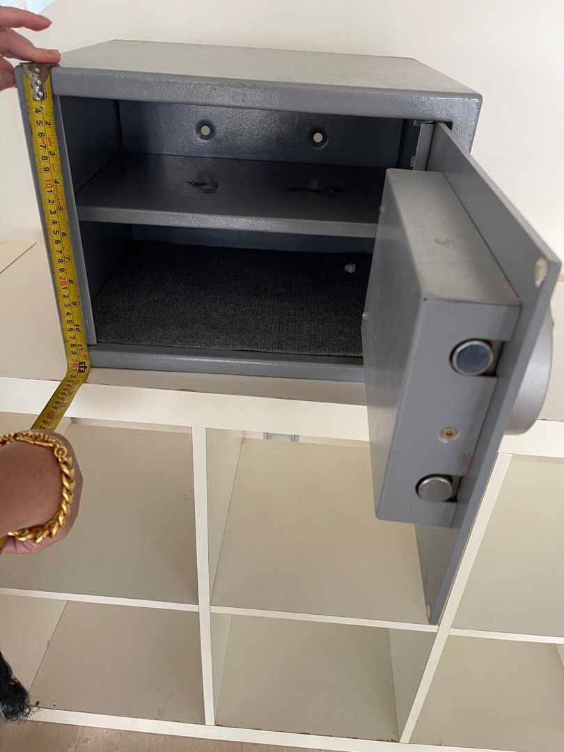 Safe box (Category: Safe) located in Singapore. Submitted by jojokoolkat (Listing ID 1379253847, Image 3). Description: Working condition safe. Letting go cheap .