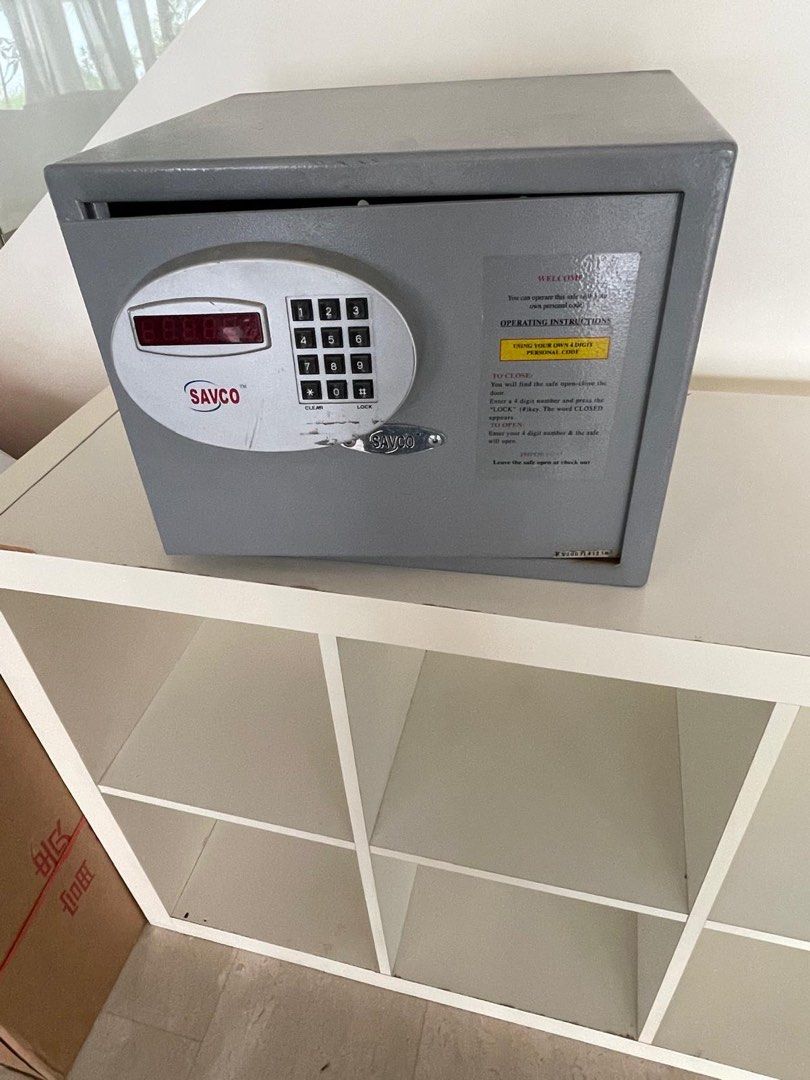 Safe box (Category: Safe) located in Singapore. Submitted by jojokoolkat (Listing ID 1379253847, Image 1). Description: Working condition safe. Letting go cheap .