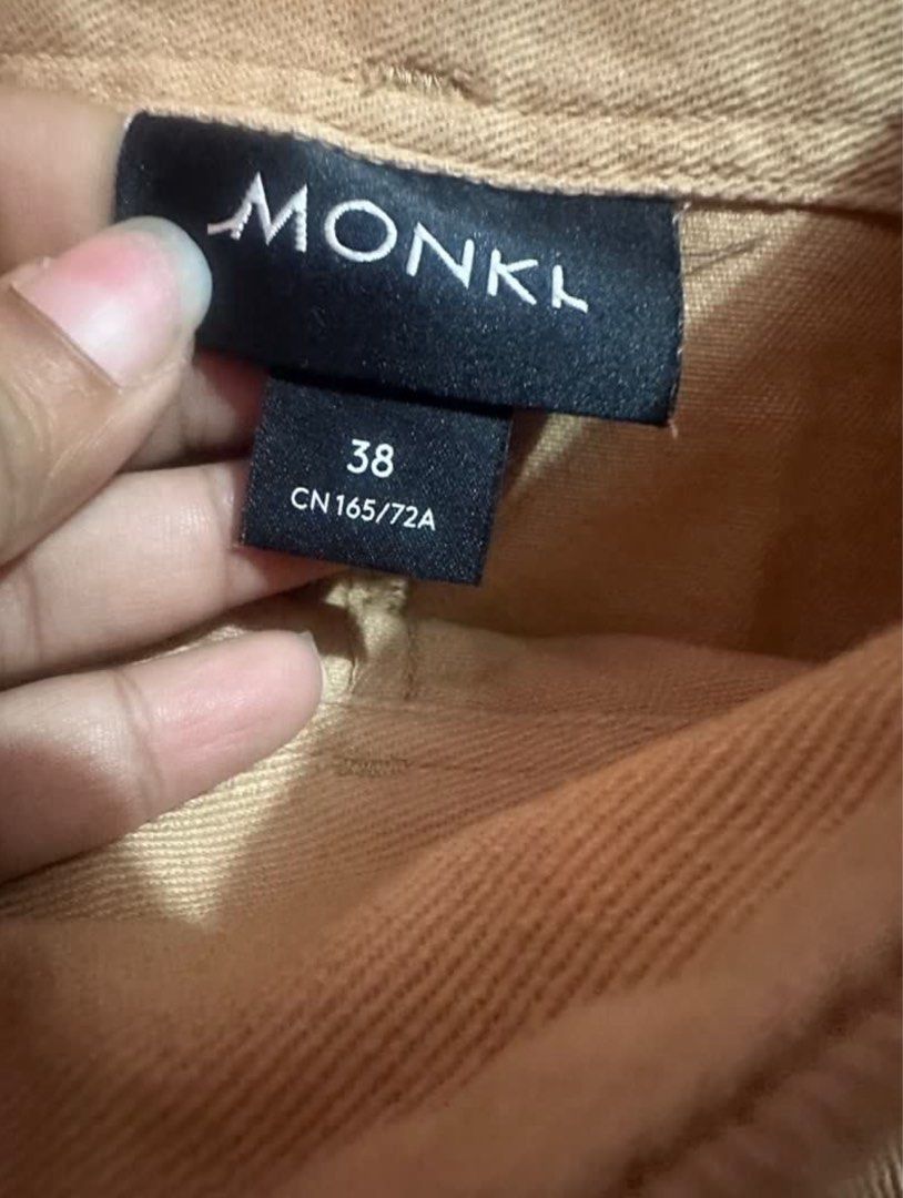 MONKI SKIRT FOR WOMEN (Category: Skirts) located in San Juan City. Submitted by kc.collection (Listing ID 1379170031, Image 2). Description: Size: small to semi medium.