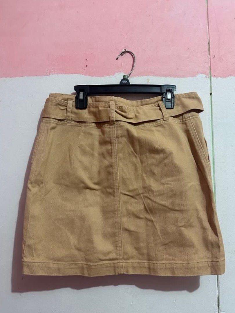 MONKI SKIRT FOR WOMEN (Category: Skirts) located in San Juan City. Submitted by kc.collection (Listing ID 1379170031, Image 3). Description: Size: small to semi medium.