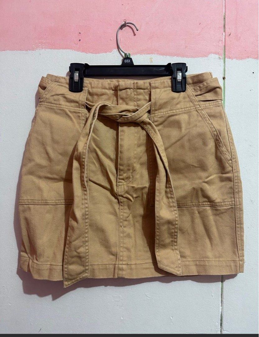 MONKI SKIRT FOR WOMEN (Category: Skirts) located in San Juan City. Submitted by kc.collection (Listing ID 1379170031, Image 1). Description: Size: small to semi medium.