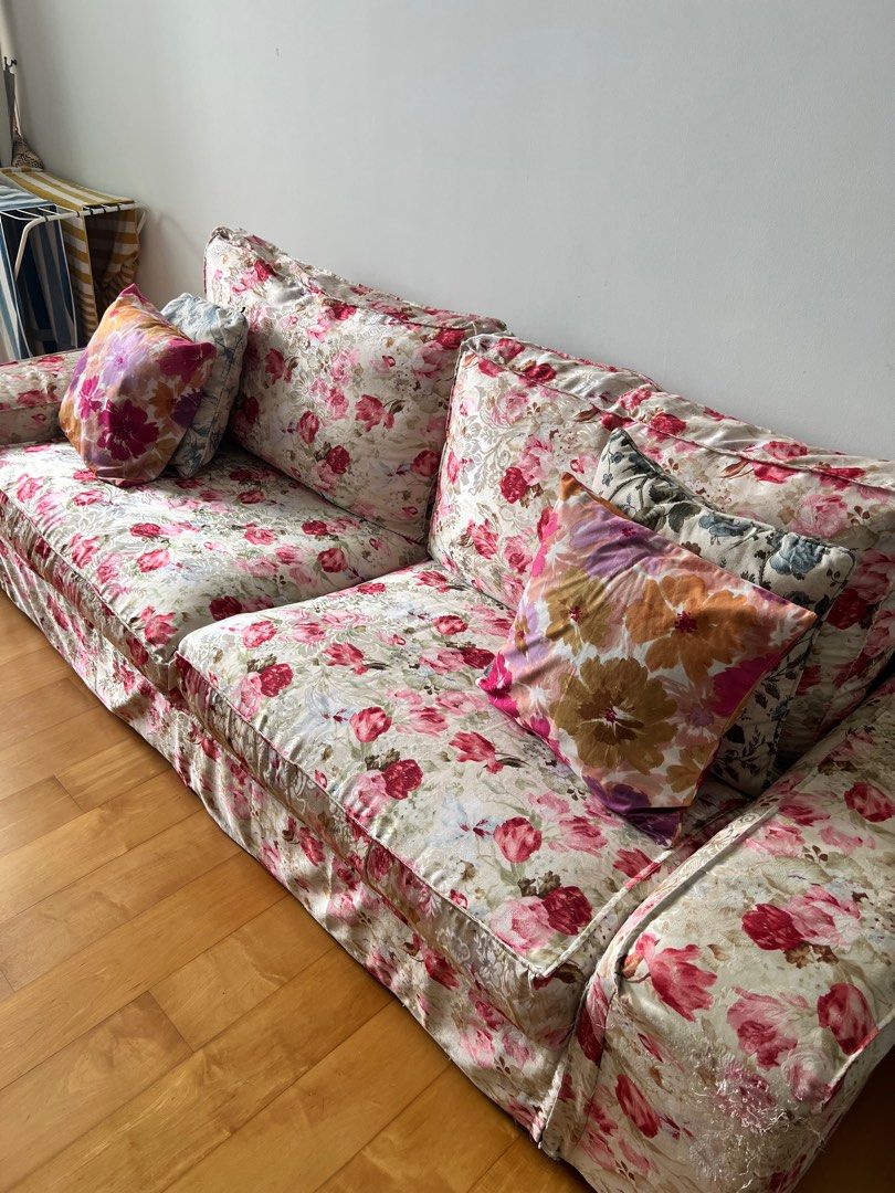 Sofas (Category: Sofas) located in Kuala Lumpur. Submitted by yuli_yl (Listing ID 1379150373, Image 2). Description: Extra free (cover ) blue color.