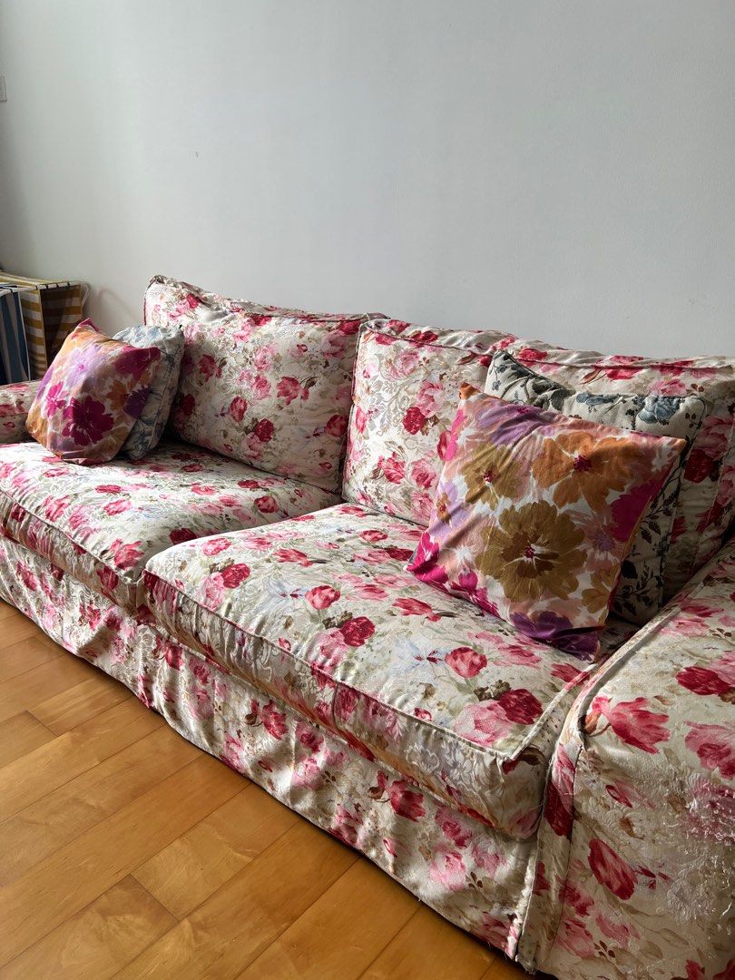 Sofas (Category: Sofas) located in Kuala Lumpur. Submitted by yuli_yl (Listing ID 1379150373, Image 1). Description: Extra free (cover ) blue color.