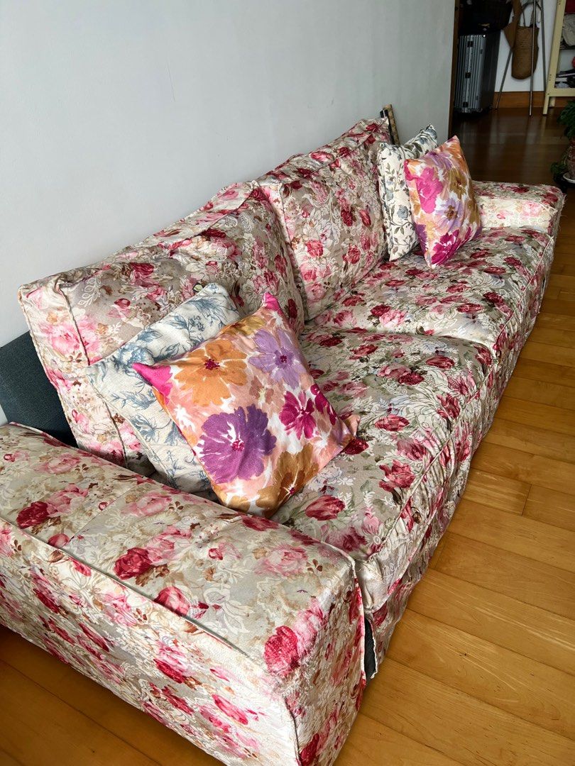 Sofas (Category: Sofas) located in Kuala Lumpur. Submitted by yuli_yl (Listing ID 1379150373, Image 3). Description: Extra free (cover ) blue color.