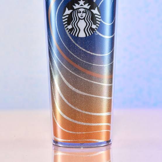 Starbucks Christmas 2024 Cold Cup (Indigo) (Category: Water Bottles & Tumblers) located in Mandaluyong City. Submitted by jessbuysstuff (Listing ID 1379310230, Image 3). Description: 📦 Comes with the original box 💧Used only a few times 🛒 RFS: Too many tumblers and water bottles Price is negotiable. Just make an offer. 🏍️ Pick-up location: Mandaluyong, Makati, or Las Piñas (whichever you prefer).