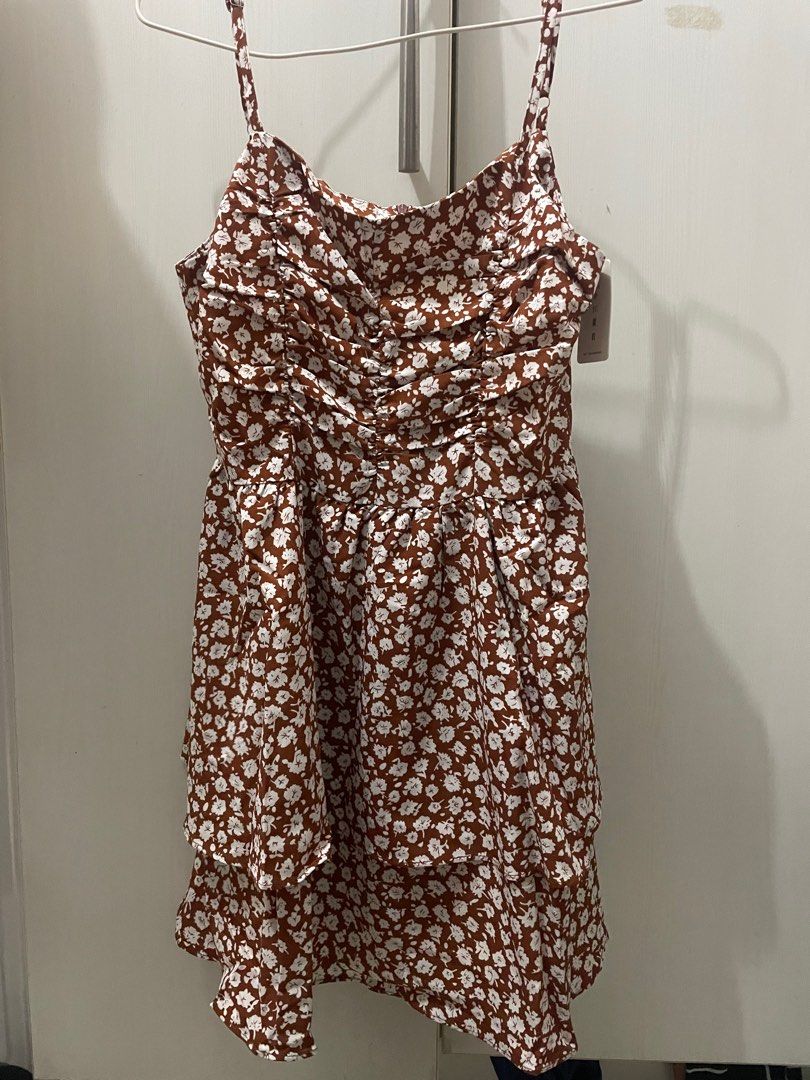 Sun Dress (Category: Dresses) located in Quezon City. Submitted by japs0803 (Listing ID 1379170910, Image 1). Description: Hi! Selling this dress po for only ₱250. Brand new po, size medium Rfs: not my size 🥲.