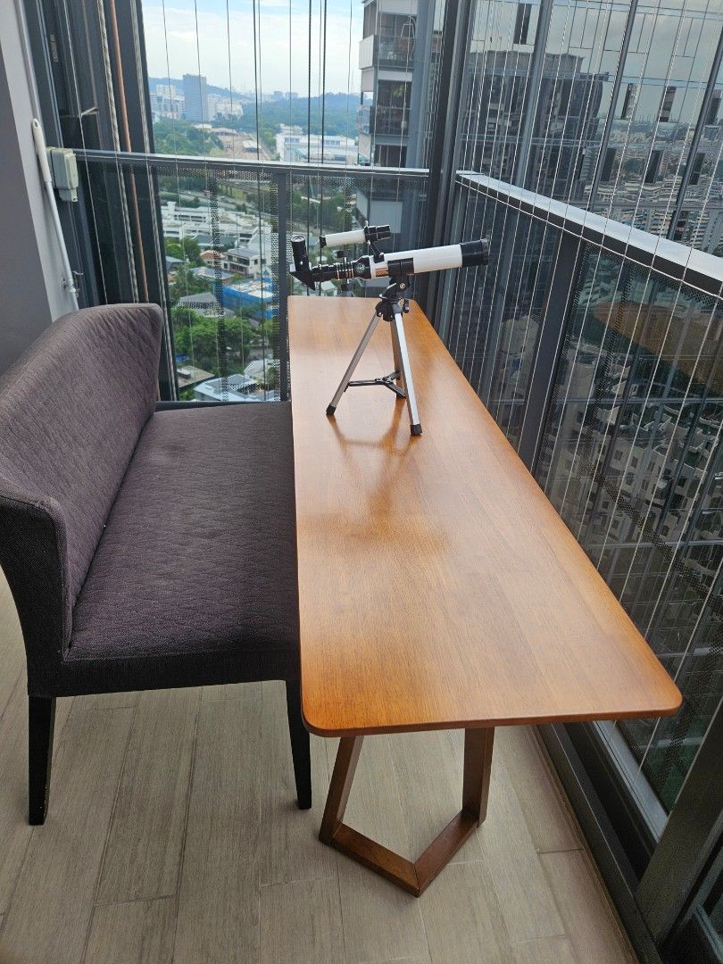 Table (Category: Tables & Sets) located in Singapore. Submitted by zhaoxi87138 (Listing ID 1379153704, Image 1). Description: .