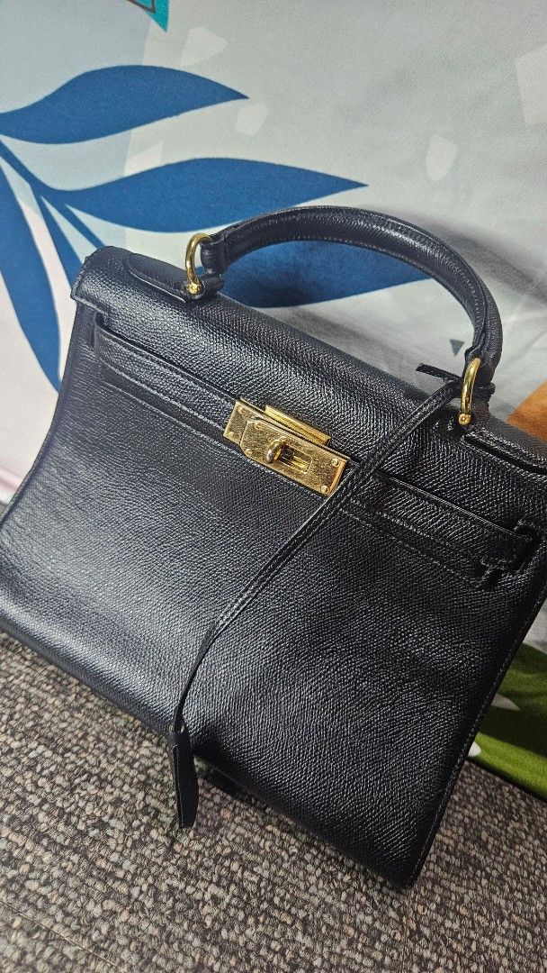 TAKIE Leather Handbag (gold hardware) (Category: Purses & Pouches) located in Quezon City. Submitted by coolbeans02 (Listing ID 1379309870, Image 1). Description: TAKIE Leather Handbag (gold hardware) Still in very good condition Missing lock ₱500 Message for any questions!.