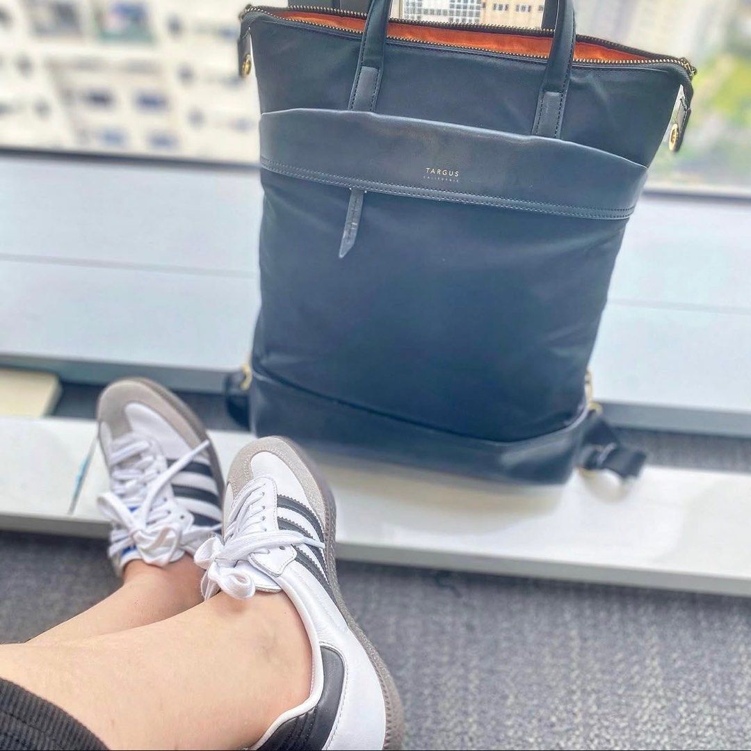 Targus Laptop Bag (Category: Laptop Bags & Sleeves) located in Rizal. Submitted by melowfashion_preloved (Listing ID 1375381709, Image 2). Description: PLEASE READ 👇 ❌No to BOGUS buyer ✅ Item is AVAILABLE ✅Material: Nylon with synthetic leatherette ✅2nd pic - actual when laptop is placed inside the bag ✅Can fit 15 inches laptop ✅Features: Can be used as a backpack; includes removable strap ✅Interior: Clean and flawless Condition: Well-used, plea