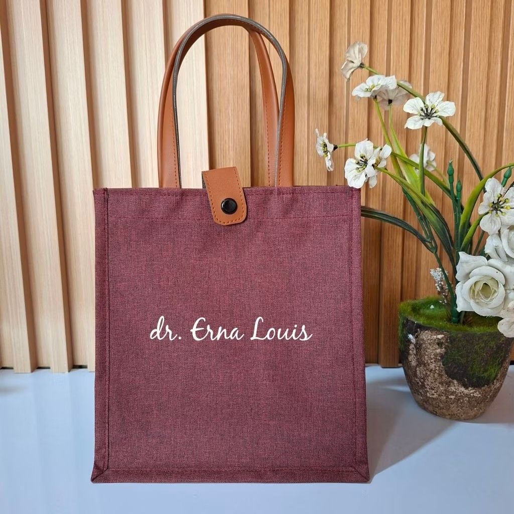 Tote bag /customised bag /customised tote bag / tote book bag / canvas bag /Customized canvas bag / beach bag / jute bag / customized jute bag /customized gift/large tote bag /personalized bag/customised name bag /bridesmaid bag (Category: Tote Bags) located in Singapore. Submitted by sansan_ (Listing ID 1379221082, Image 3). Description: - made by order 1-2 weeks - minimum 6pcs each $10 - 1x process minimum 2 pcs each $ 12.50 - size 20 x 15 x 22