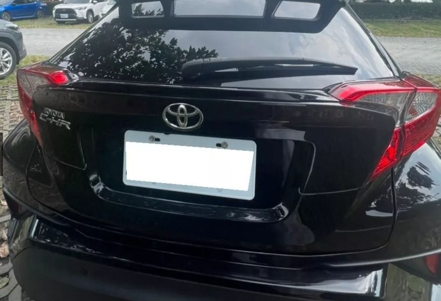 由 vivian19932004 (刊登 ID 1379206495，圖片 1) 提交，位於 新北市 (New Taipei) 的 Toyota C-HR 2018款 黑色 (類別：汽車出售)，說明：🔥廠牌型號: Toyota C-HR 2018款 黑色 🔹行駛里程: 7萬 🔹引擎燃料: 汽油 🔹排氣量: 1.2L 🔹變速系統: 手自排 🔹驅動系統: 2WD 🔹車門: 2門5座 💥認證中古車 歡迎你來帶回家💥 💥車輛應有盡有 趕緊來搶便宜💥 ⚠️車商賣車 同行勿擾⚠️ 💎五大保證💎 💯里程保證 💯無營業車 💯無泡水車 💯無重大事故 💯車身引擎號碼無非法變造 💯非計程車 💎 安心保障： ✅ 第三方認證 & 專業鑑定 ✅ 無泡水、無重大事故、無營業車 ✅ 里程保證，原鈑件可認證 ✅ 車況透明，不符認證表全額退費 ◎歡迎私訊預約賞車◎ ⭐️謝絕車商 ⭐️周一至周日 早上10點到晚上18點 ⭐️不限地區，專人一對一服務 ⭐️賞車前請提前一個小時預約 ⭐️提