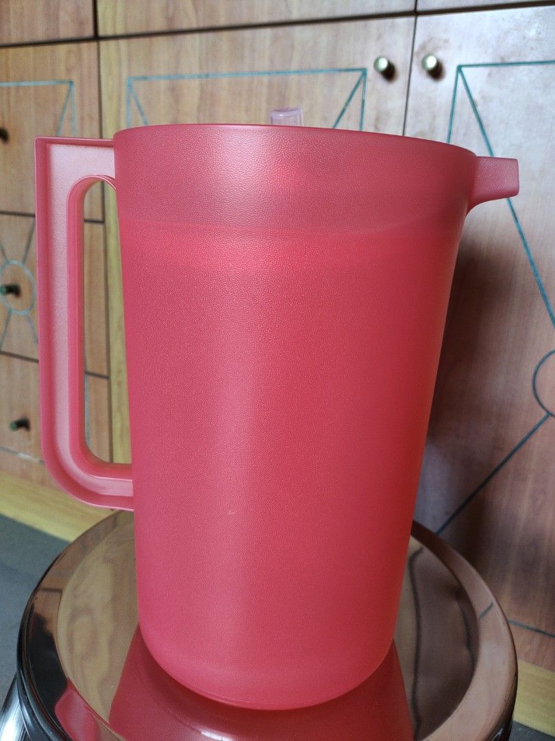 Tupperware Pitcher65074085855618112