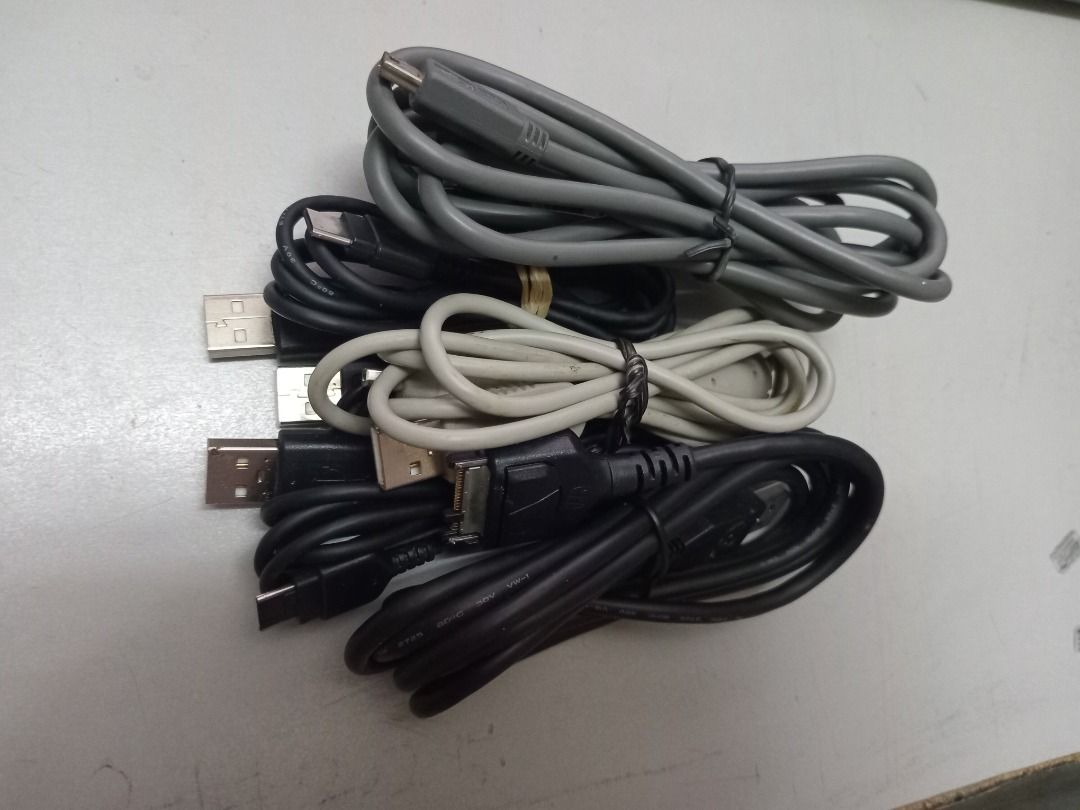 USB Cable (Category: Chargers & Cables) located in Puchong. Submitted by chanyeehon (Listing ID 1379217620, Image 2). Description: Various type, each at RM 1 only Samsung, Motorola, Sony Ericson etc ➽➽➽➽➽➽➽➽➽➽ Purchase above RM40, get 20% off Purchase above RM30, get 10% off 1️⃣ To view actual condition, we may meet up FREE @ Bandar Puteri Puchong or Taman Saujana Puchong, or pay RM12 for area within Klang Valley. 要查看实际产品情况，我们可以在 @ Bandar Puteri 