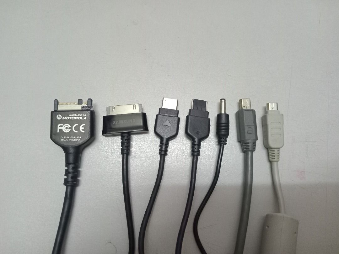 USB Cable (Category: Chargers & Cables) located in Puchong. Submitted by chanyeehon (Listing ID 1379217620, Image 1). Description: Various type, each at RM 1 only Samsung, Motorola, Sony Ericson etc ➽➽➽➽➽➽➽➽➽➽ Purchase above RM40, get 20% off Purchase above RM30, get 10% off 1️⃣ To view actual condition, we may meet up FREE @ Bandar Puteri Puchong or Taman Saujana Puchong, or pay RM12 for area within Klang Valley. 要查看实际产品情况，我们可以在 @ Bandar Puteri 