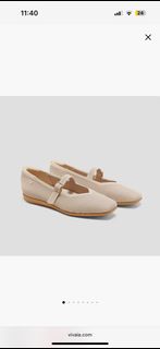 (Category: ) located in . Submitted by jades.closet (Listing ID 1379155141, Image 1). Description: .