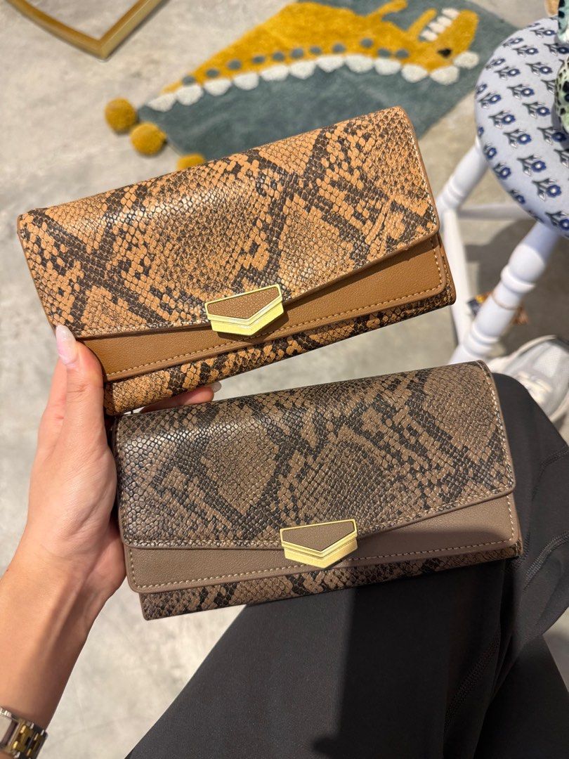 wallets (Category: Wallets & Card holders) located in Kuala Lumpur. Submitted by miglets101 (Listing ID 1379309326, Image 2). Description: wallets - brand new in perfect condition - RM60 each, take two RM100.