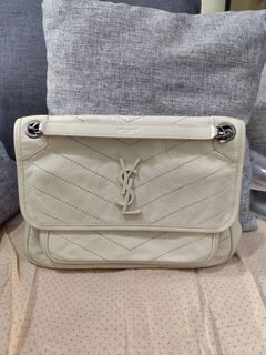 (Kategori: ) berada di . Dikirim oleh by__authentic (ID iklan 1379324760, Gambar 1). Deskripsi: .