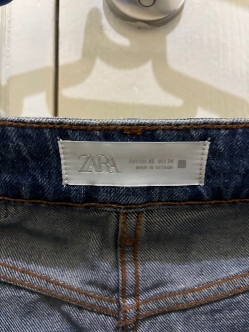 Zara Denim Skirt - SIZE XS (Category: Skirts) located in Pasig City. Submitted by hahaloserr (Listing ID 1379254793, Image 3). Description: Used once.