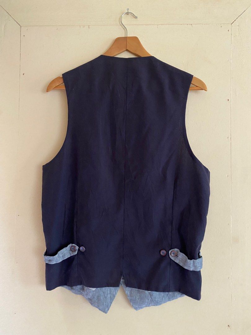 ZARA MEN VEST (Category: Vests) located in Cagayan de Oro. Submitted by _tstudiooo (Listing ID 1379170102, Image 2). Description: Size: Medium W19.5 L25 Color10/10 Condition 10/10 Issue: x .