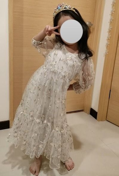 由 cusack313 (刊登 ID 1379361885，圖片 1) 提交，位於 新北市 (New Taipei) 的 女童5歲碎花透明泡泡袖小洋裝 (類別：嬰兒及兒童流行時尚)，說明：尺寸 : 5歲適穿 照片的小女生是5歲半 (供參考) 無髒汙。
