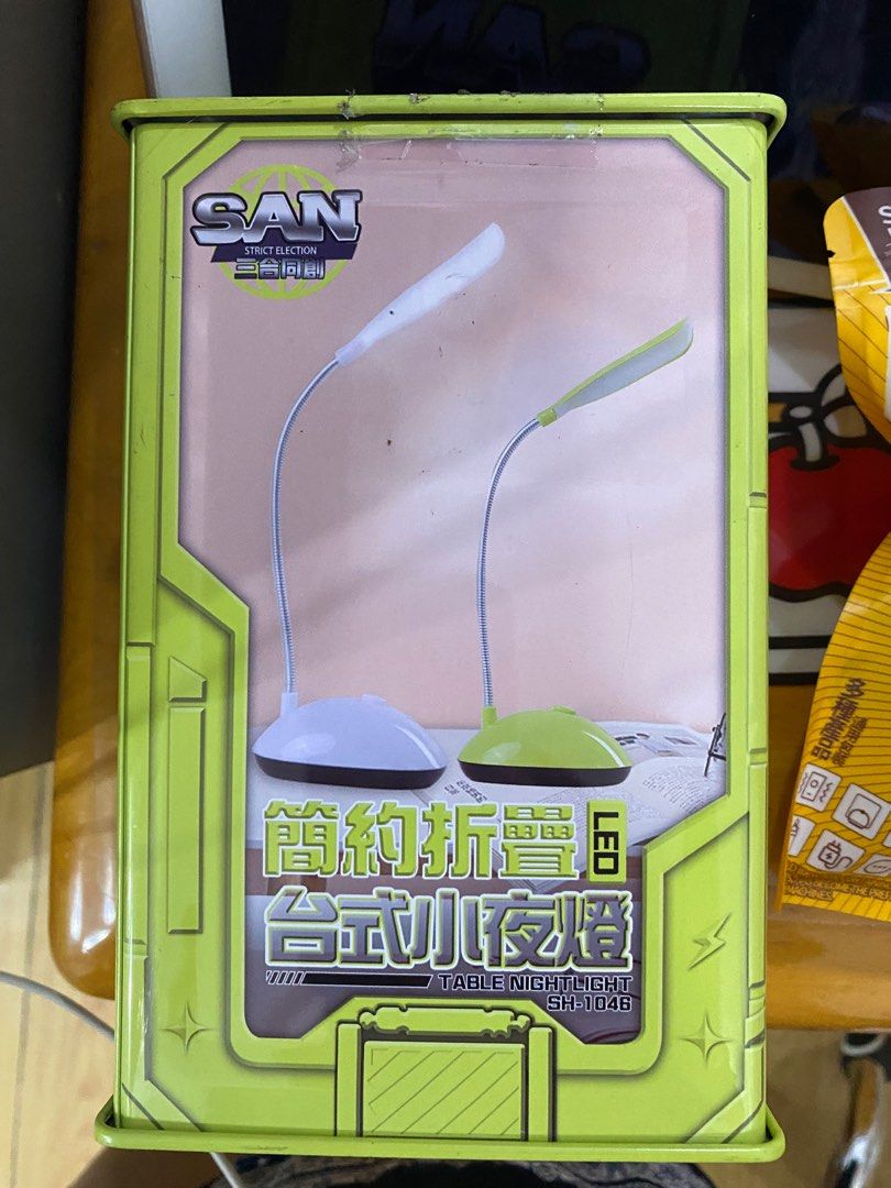 由 gia1228 (刊登 ID 1379339191，圖片 3) 提交，位於 彰化縣 (Changhua) 的 簡約折疊台式小夜燈 (類別：燈飾)，說明：這款小夜燈設計簡約，並可折疊。 它採用LED光源。 ❌無外盒。
