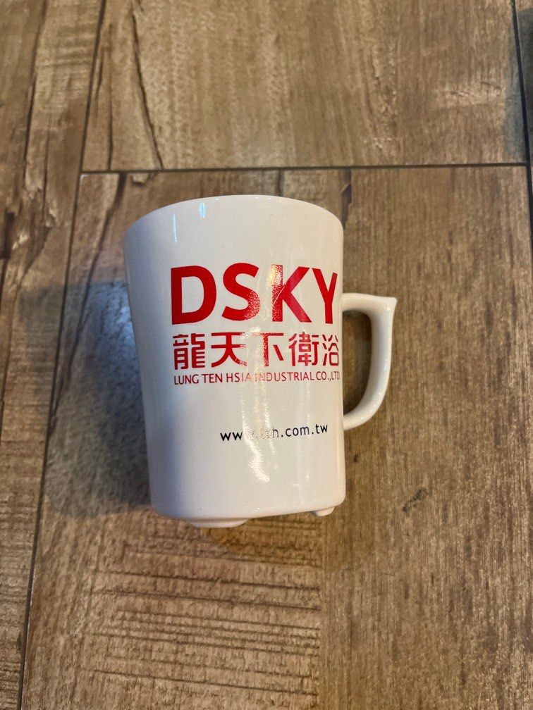 由 24h_fix (刊登 ID 1379378048，圖片 1) 提交，位於 台北市 (Taipei) 的 陶瓷水杯 (類別：水杯、水壺)，說明：陶瓷水杯 一個10塊。
