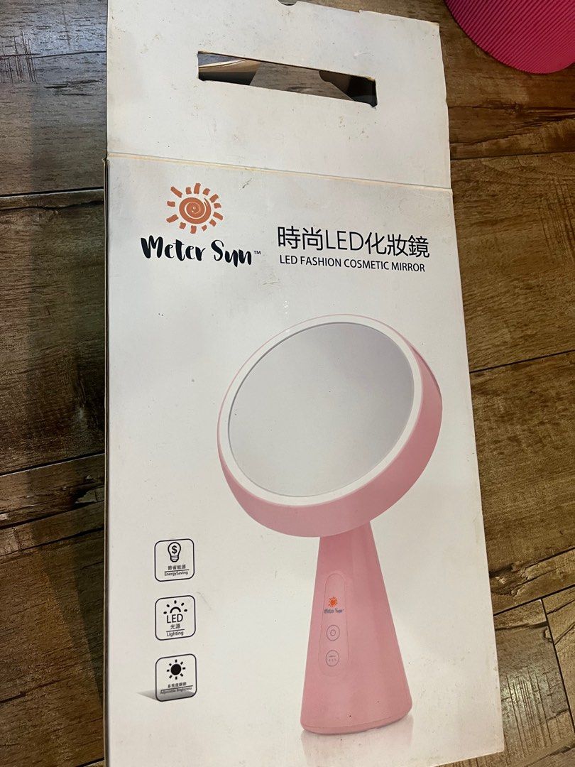 由 pktzy9wjfr39037 (刊登 ID 1379383079，圖片 3) 提交，位於 台北市 (Taipei) 的 全新化妝鏡 (類別：鏡)，說明：化妝鏡全新。