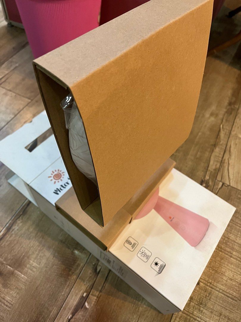 由 pktzy9wjfr39037 (刊登 ID 1379383079，圖片 1) 提交，位於 台北市 (Taipei) 的 全新化妝鏡 (類別：鏡)，說明：化妝鏡全新。